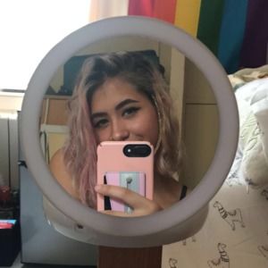 Meet your Posher, Bella